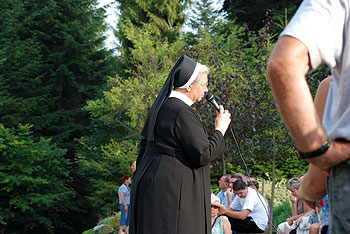 Klasztor w Komańczy - siostra zakonna